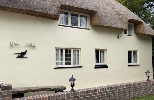 Delightful thatched cottage in beautiful sleepy Dorset village and countryside