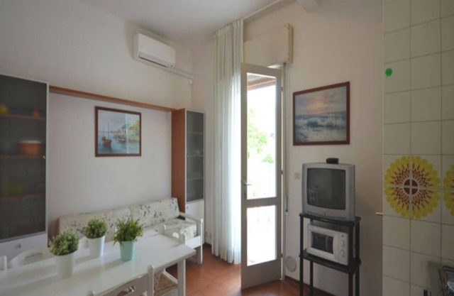 Delightful two room apartment in a building close to the beach