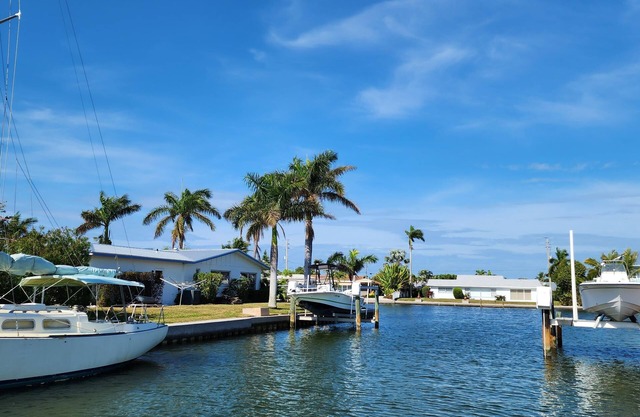 Delphina: 2 Bed 2 Bath Water Front Villa Anna Maria Sleeps 6