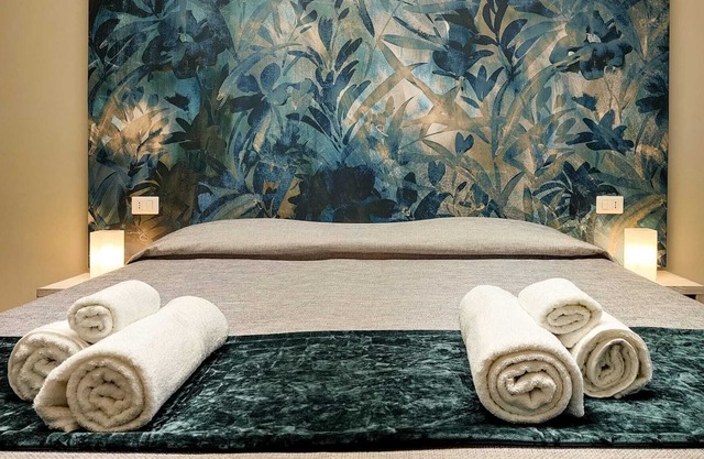 Delphinium- Double bedroom with independent access in a strategic area