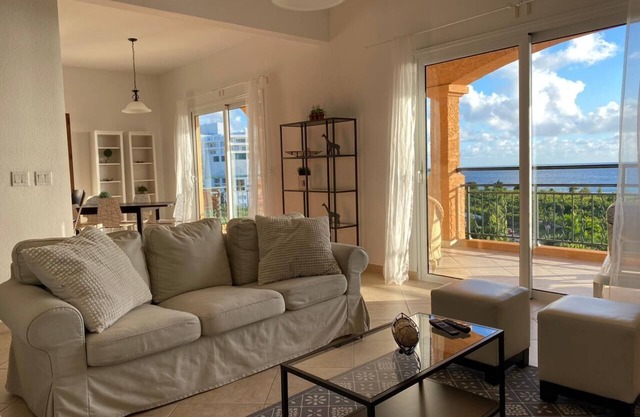 Deluxe Condo, 3 bedrooms, Sea View