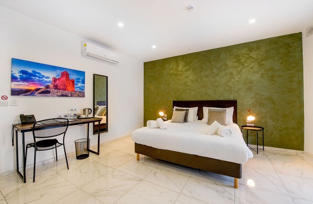 Deluxe Double Room with side sea view - South Wind Guesthouse