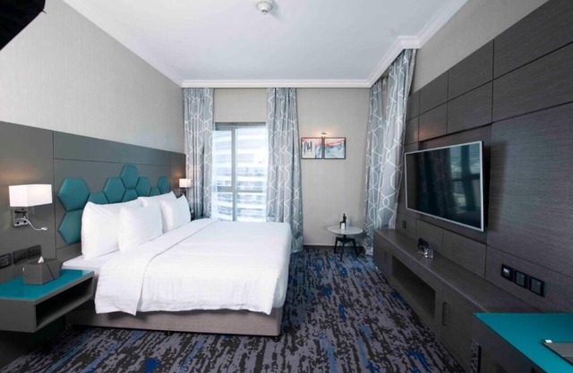 Deluxe King Room Near Deira Clock Tower By Luxury Bookings