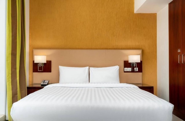 Deluxe One Bedroom Apartment Near Reef Mall By Luxury Bookings