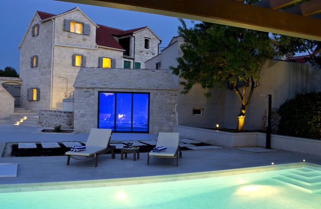 Deluxe Villa Komelo- Stone House In Skrip The Oldest Village On The Island Brac