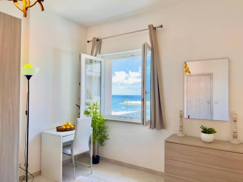 Demetra Seafront Apartment - Parking & Pool