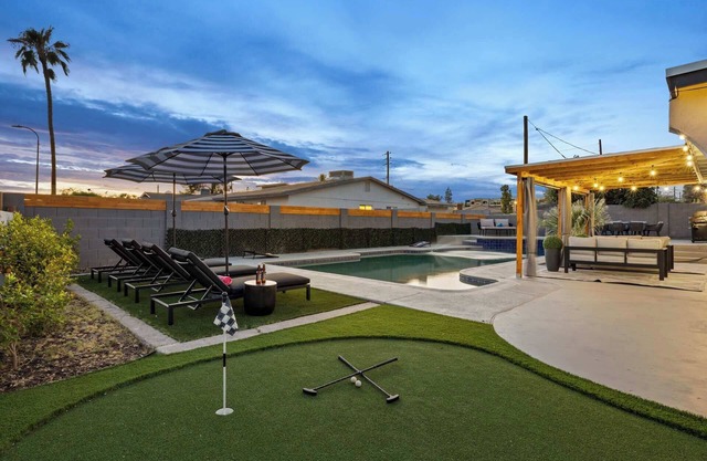 Desert Dreaming: Luxe Retreat w/Pool & Hot Tub!
