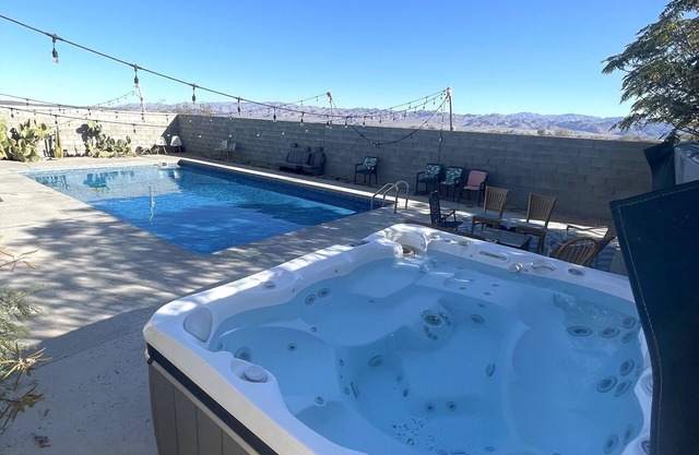 Desert Palace w/Pool, Hot Tub, Sound System, Chef's Kitchen, 1-2 month stay