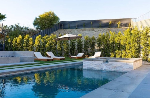 Desert Private Resort Style Home With Pool, Spa and Basketball Court