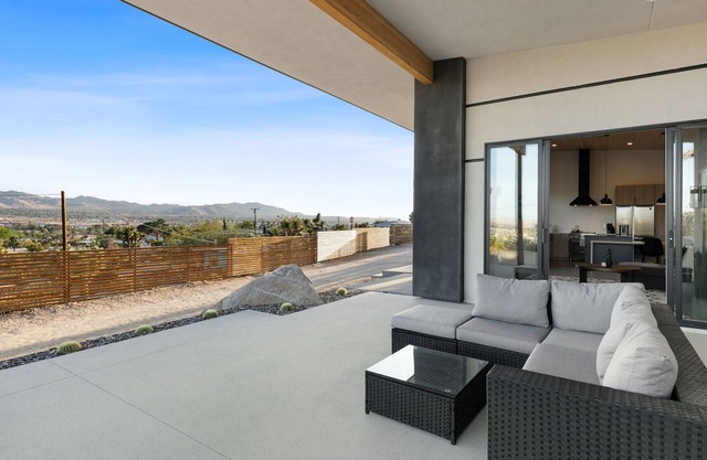 🌵 Desert Ridge - Hot Tub, Fire Pit, BBQ, Out Door Shower & Star Gazing 🌵