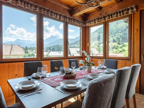 Design alpino in centro con balcone e parcheggio