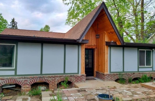 Designer Architectural home near airport