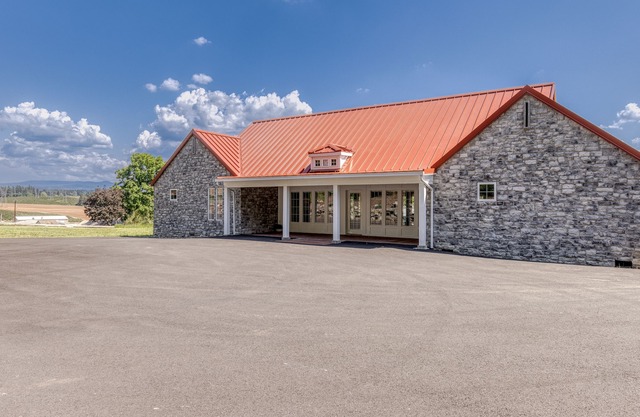 Designer Newly Built Private Escape Indoor/Outdoor Modern Retreat Home