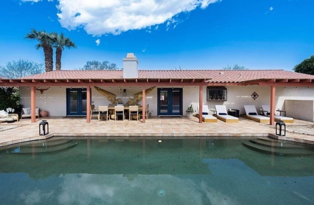 Designer Oasis! Close to the Festivals