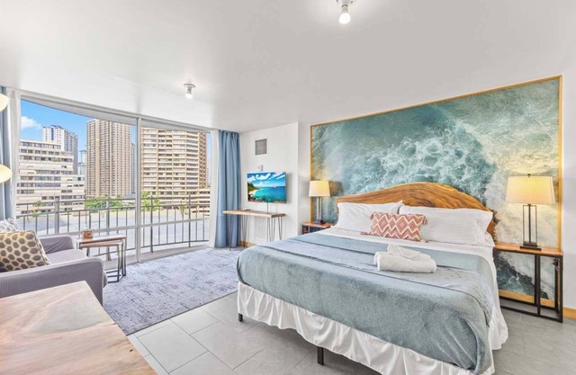 Designer Studio | Heart of Waikiki | Walk Everywhere
