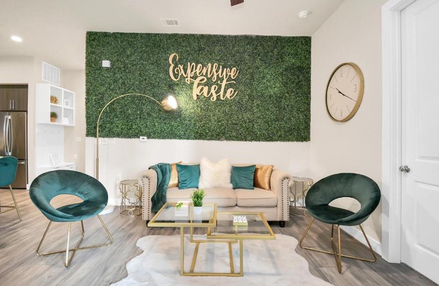 Designer Suite- Centrally located downtown near Galleria, Midtown, Medical Center, & Art District