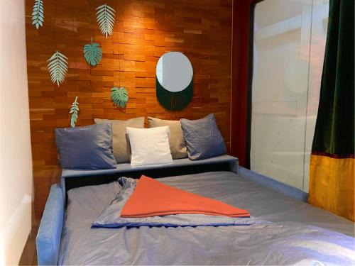 Designer Tiny House with Wraparound Sun Terrace & Garden Lounge