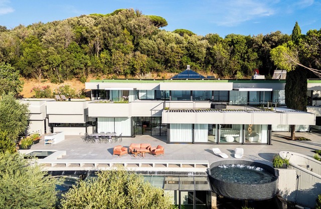 Designer villa with panorama, welness, hot tub, cinema, beach