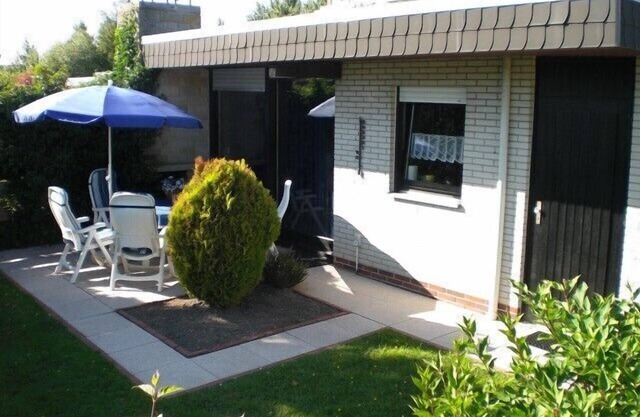 Detached flat-roof bungalow near to the beach