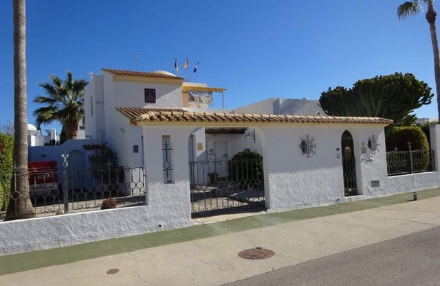 Detached holiday home near the beach, pool, tennis, WiFi