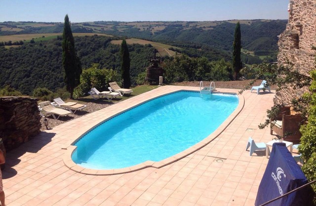 Detached house for 12 people, 30 minutes from Albi. Weekend from 4 to 6/07 still available!