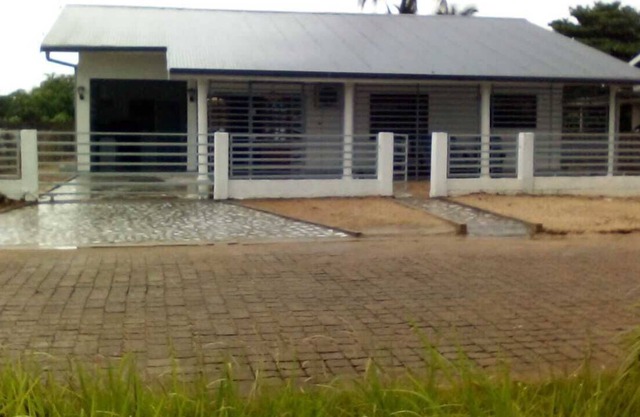 Detached house in quiet safe neighborhood with large terrace