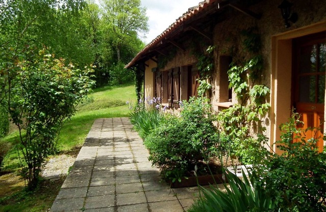 Detached house with terrace in south Dordogne