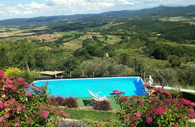 Detached villa with panoramic garden