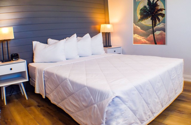 Devon Shores- Standard Queen