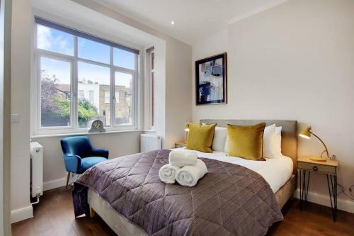 DG1 - Family-Friendly 2-Bed with Garden in Acton - by Short Stories London
