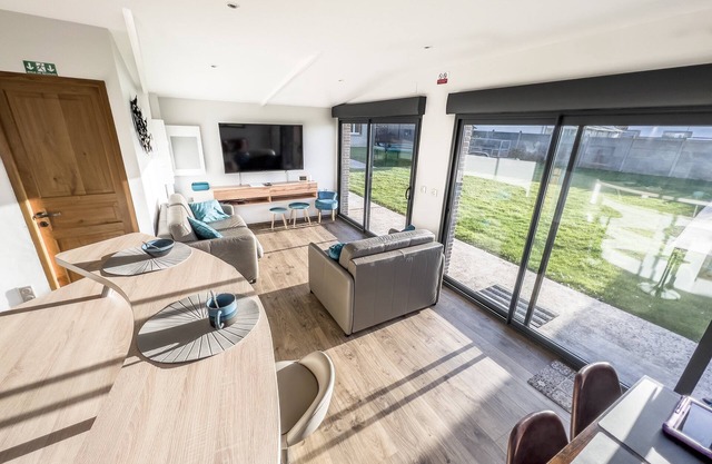 DIEPPE, Studio for three people, quality services