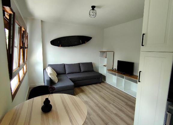 Digital Nomad Paradise - Garaje/PC monitor