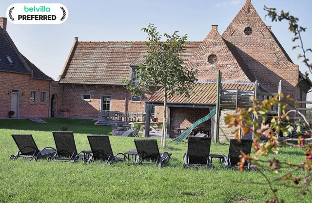 Diksmuide Mansion with Games