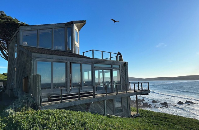 Dillon Beach Nirvana 3 BR House with panoramic ocean views and hot tub