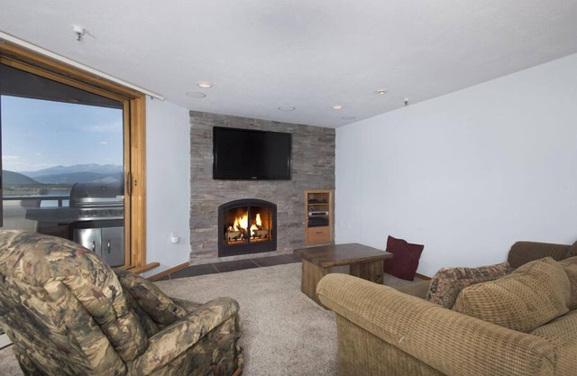 Direct and Unobstructed Lake Views, Pool & Hot Tubs, On Lake Dillon