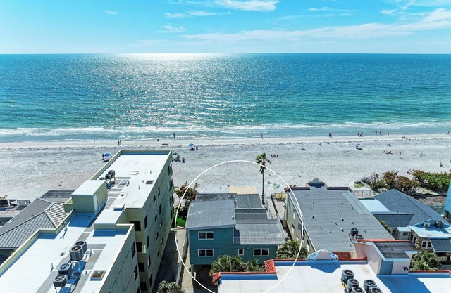 DIRECT BEACHFRONT-6 Bedroom/5 Bathroom Property W/2 full living units-SLEEPS 16