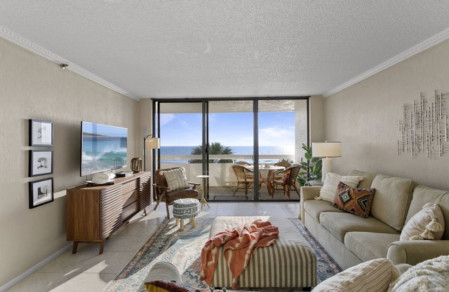 Direct Beachfront Luxury Condo with Gulf side heated pool, VIEWS!