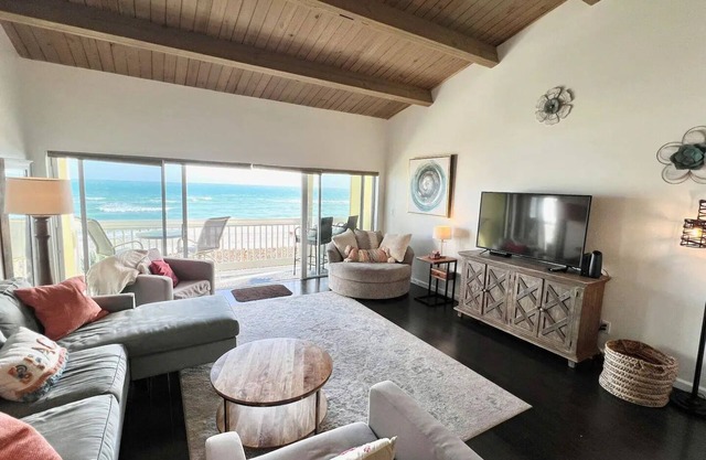 🌅 Direct OCEAN-FRONT townhome - Stone throw to the waves 🌊
