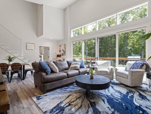 Dirt Merchant Chalet Trail Access Hot Tub on Back 40 Trail