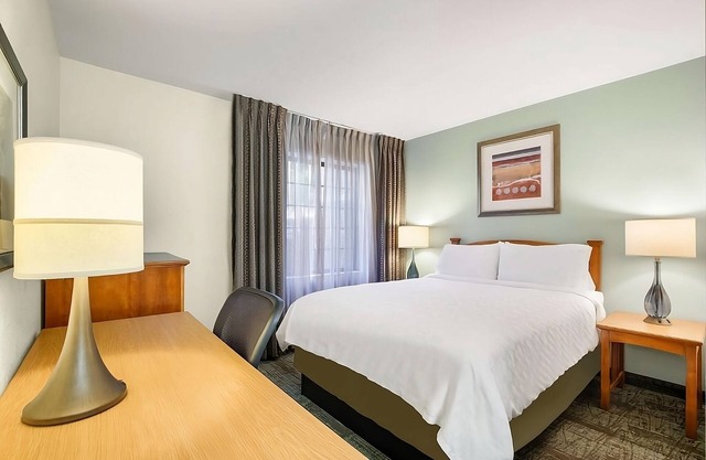 Discover San Diego: Comfortable Unit w/Pool, Breakfast & Pet-Friendly Stay!