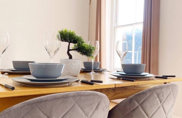 Discover the Comforts of Modern Living with Our 2 Bed, 2 Bath Apartment in SW10