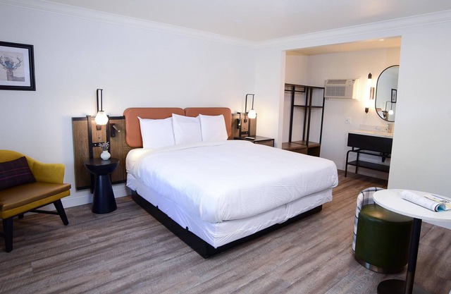 Discover the Perfect Blend of Modern and Rustic Charm at The Woodrose in Willits