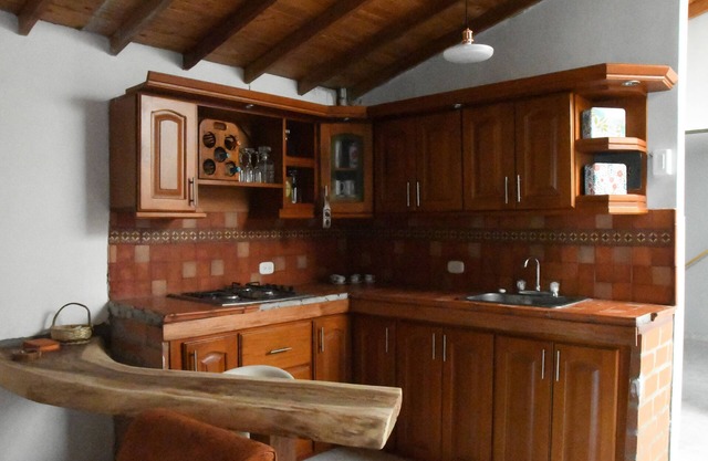 Disfruta de los zócalos y colores en Guatapé