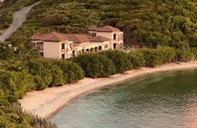 Ditleff Beach House~New 2025 Beachfront Estate~Gated~Welcome Dinner on Arrival
