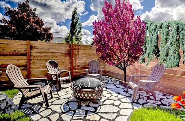 Diva's Den - West Salem Bungalow by RedAwning