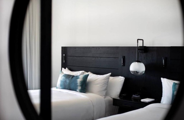 Dive into Oceanfront Luxury: Spa, & Dining Options! Pets Are Welcome, Pool!