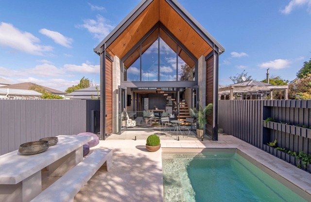 Divine on Derby - Christchurch Holiday Home