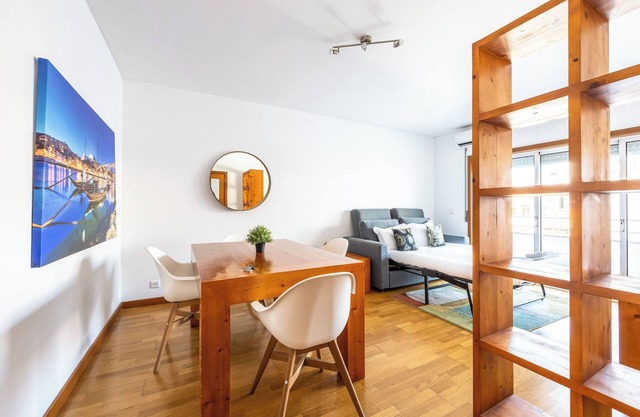 DLOULE | 1 bed apartment w/parking