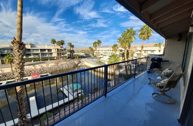 DM for SNOWBIRD RATE! Gated Community, Private Dock & Marina. Great River Views!