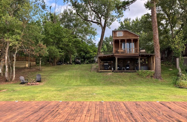 Dock Holiday - Waterfront/Nature/Hot Tub: Enjoy a cozy getaway!